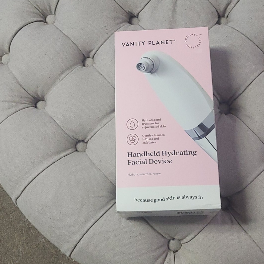 Handheld hydrating facial device